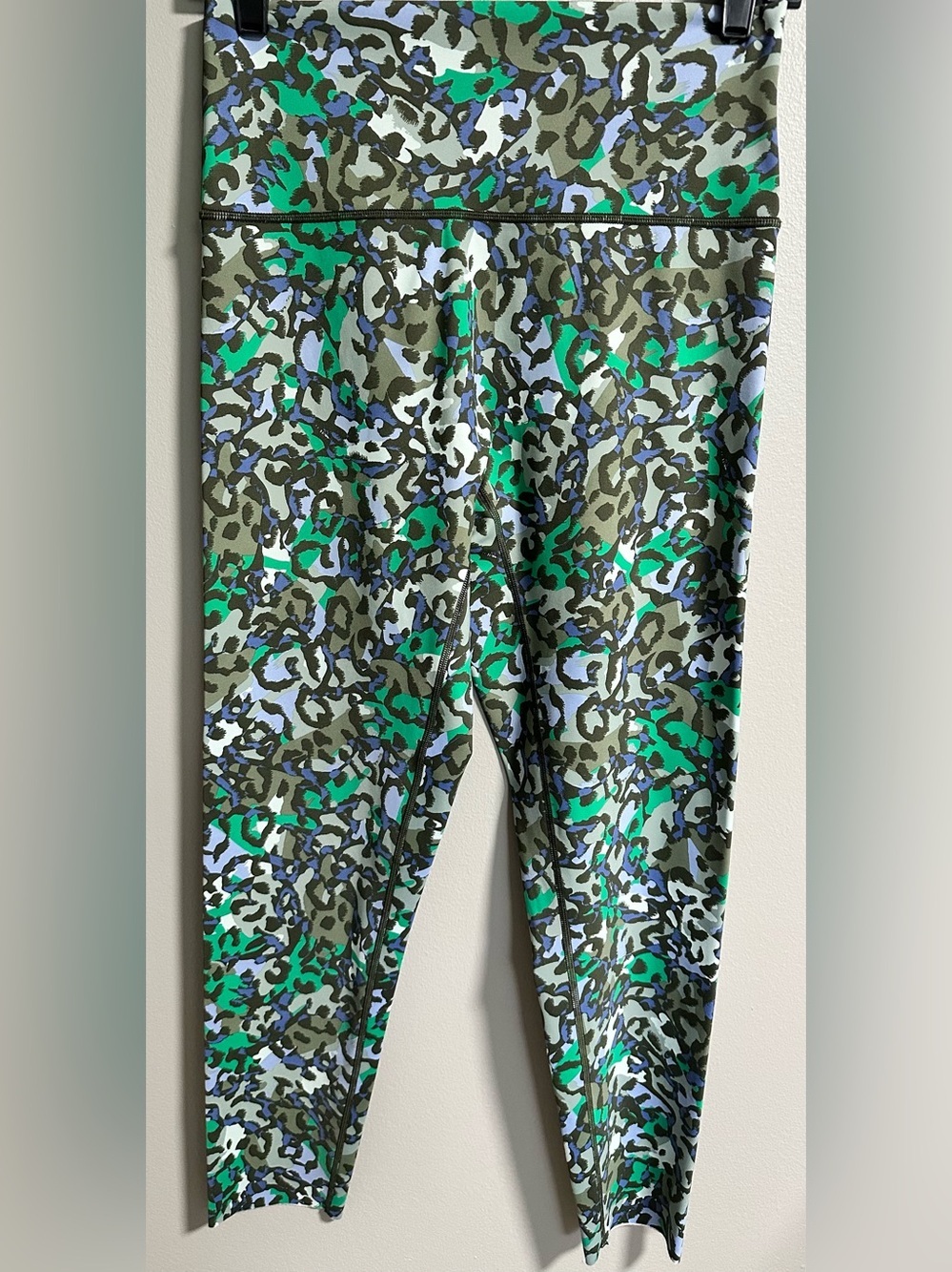 Aerie Green, Black & Blue Camo Leopard Print Leggings in Large
